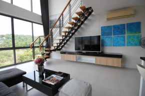 Beautiful Penthouse Apartment with Mountain Views